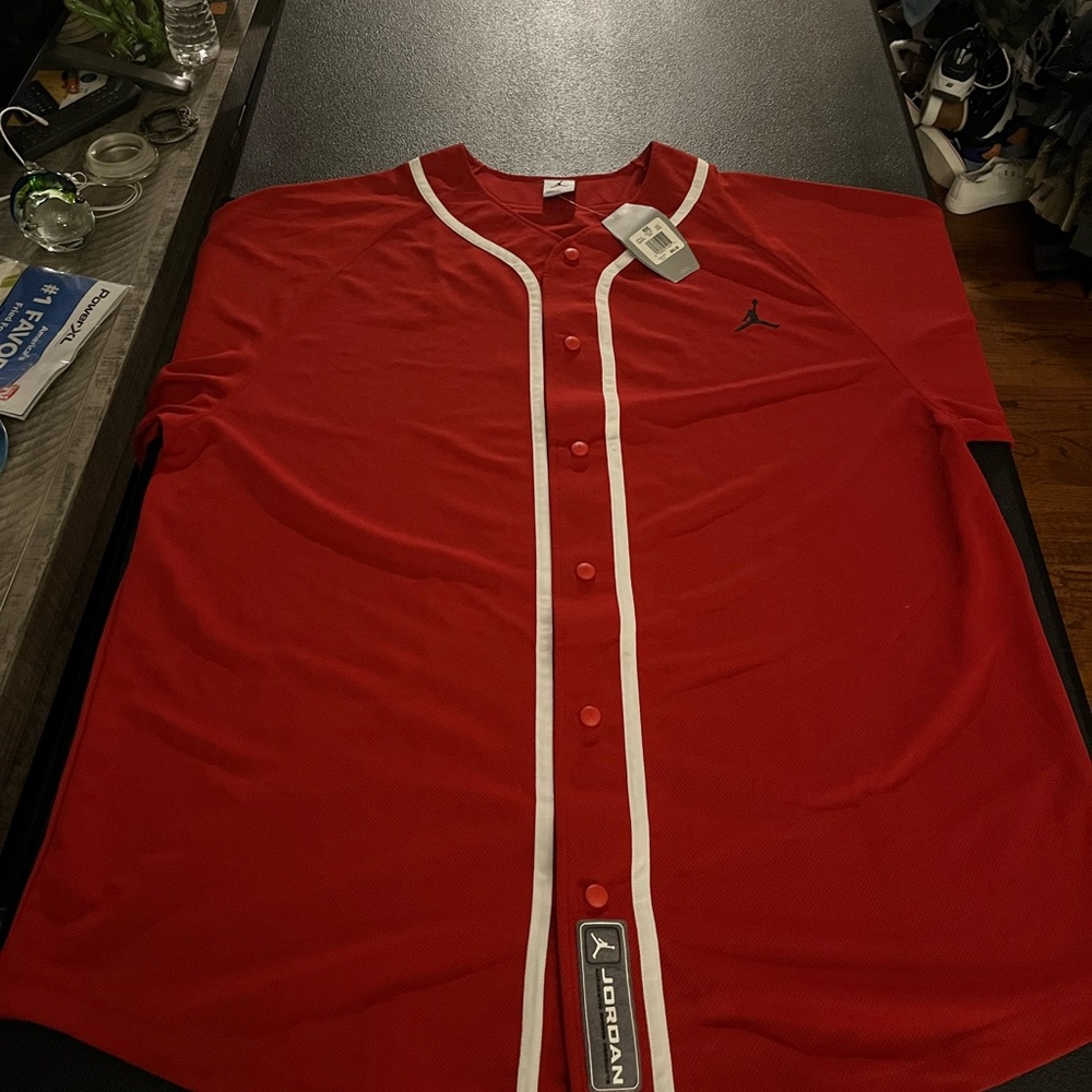 SPORTS TOP. - Picture 3 of 6